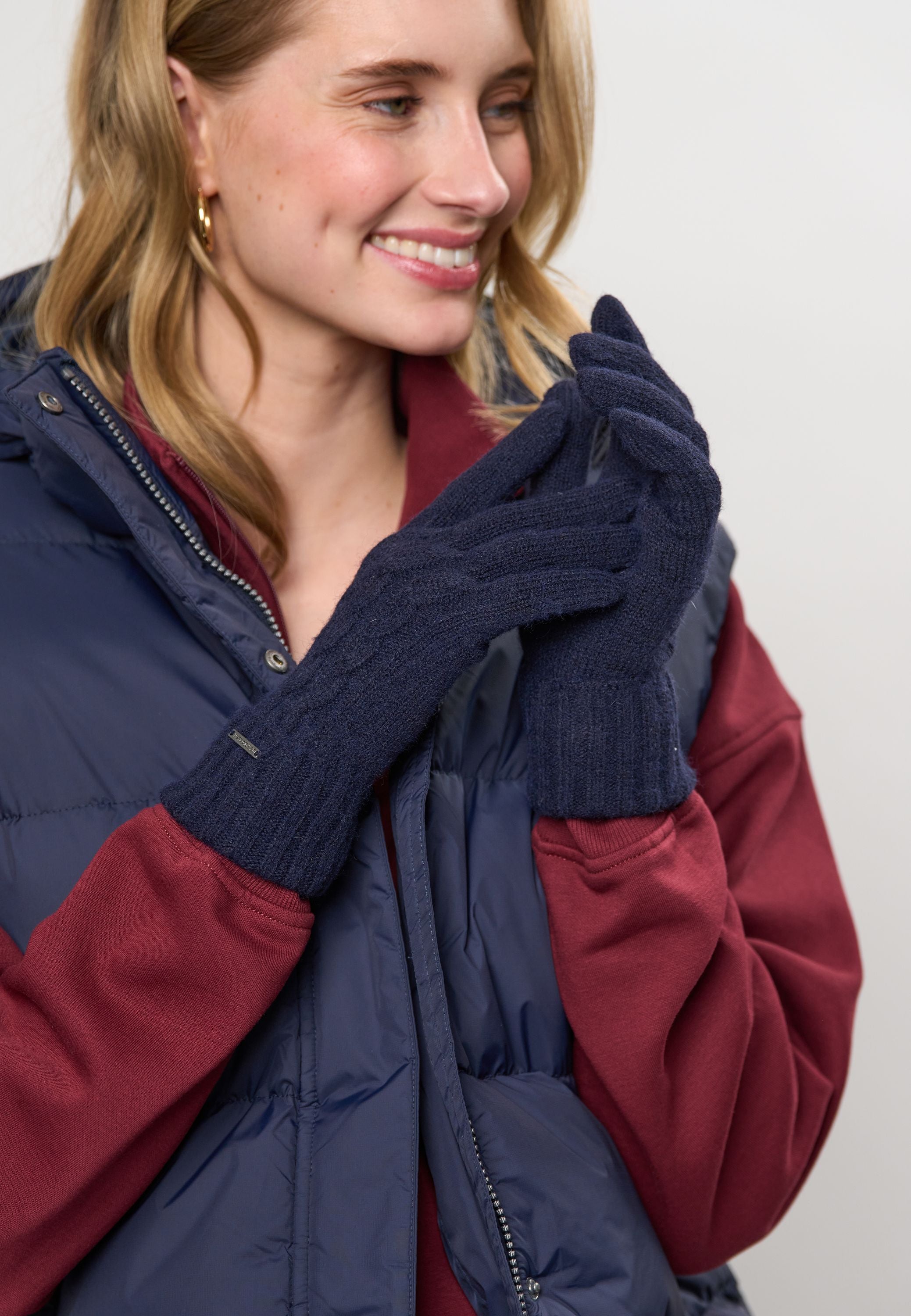 UWLiz Gloves